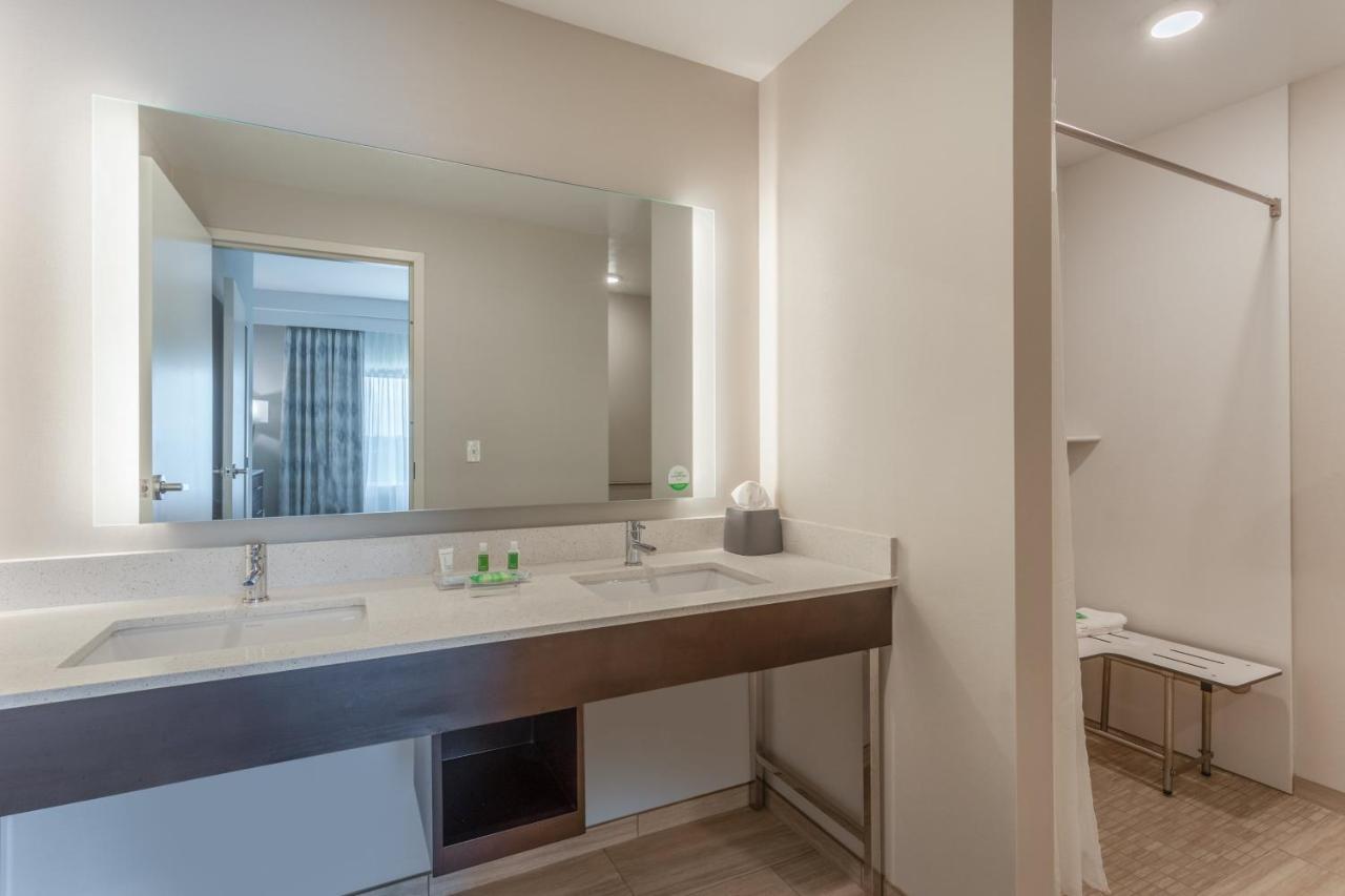 Holiday Inn & Suites - Jefferson City By Ihg Bagian luar foto